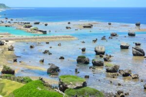 宮古島　観光　岩　海