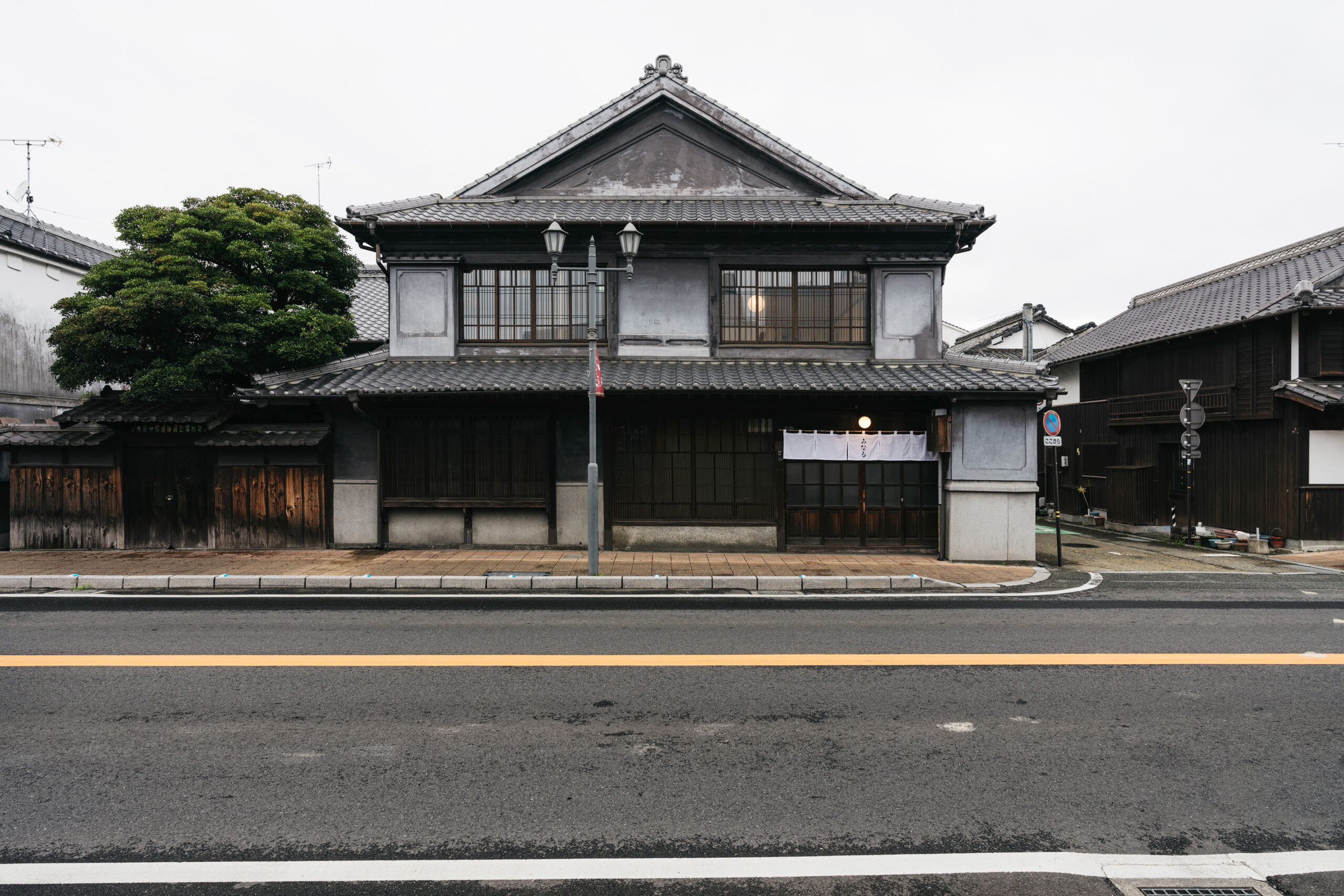 侘び寂び醸す鼠漆喰の古民家のホテル「みなも」のナナメウエな魅力を紹介！ - ななめうえトラベル